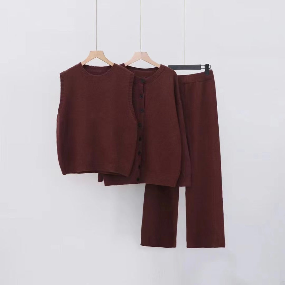 Damen Strickensemble aus weichem Material mit Knopfdetails WW