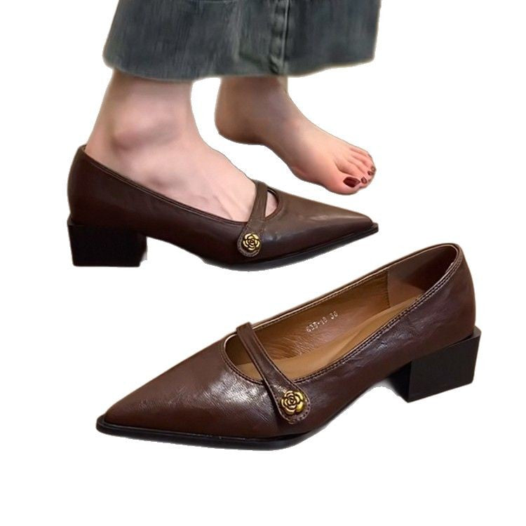Damen Bequeme spitz zulaufende Ballerinas mit dekorativem Riemchen und Blockabsatz WW