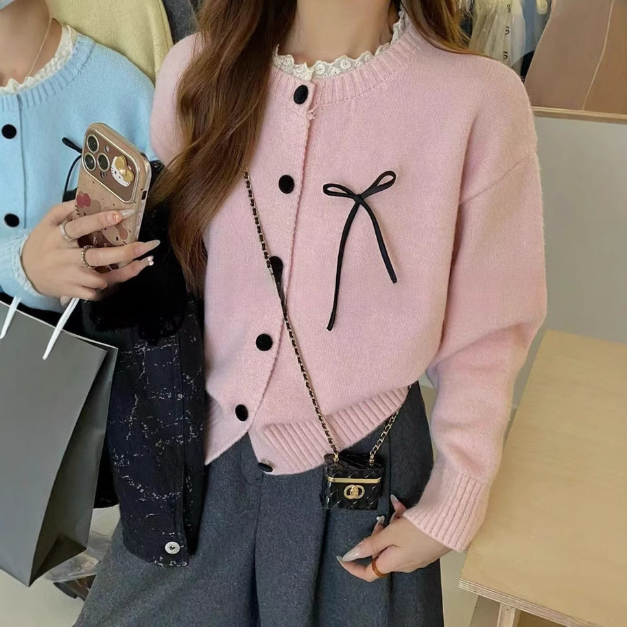 Damen bequeme Strickjacke mit dekorativen Knöpfen und Schleifenakzenten WW