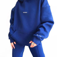 Damen Bequemer Oversized Hoodie mit Kängurutasche und modernem Schriftzug WW