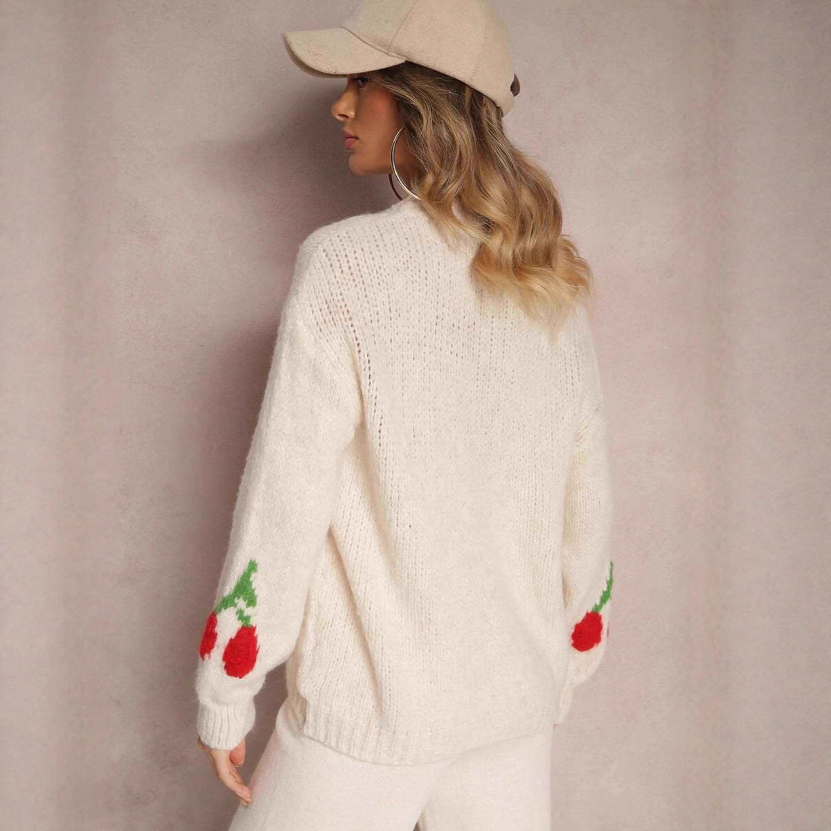 Damen Strickpullover mit fruchtigem Kirschmotiv und lässigem Schnitt WW