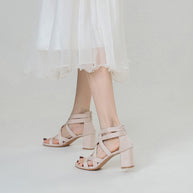 Damen Sandalen mit stylischem Kreuzriemen und komfortablem Blockabsatz WW