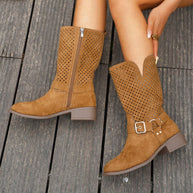 Damen Stiefel aus perforiertem Wildleder mit modischem Schnallen-Detail WW