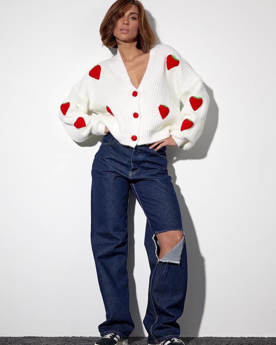 Damen Strickjacke mit fruchtigem Applikationsdesign WW