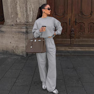 Damen Bequemer Sportanzug mit weitem Schnitt und modischen Details WW