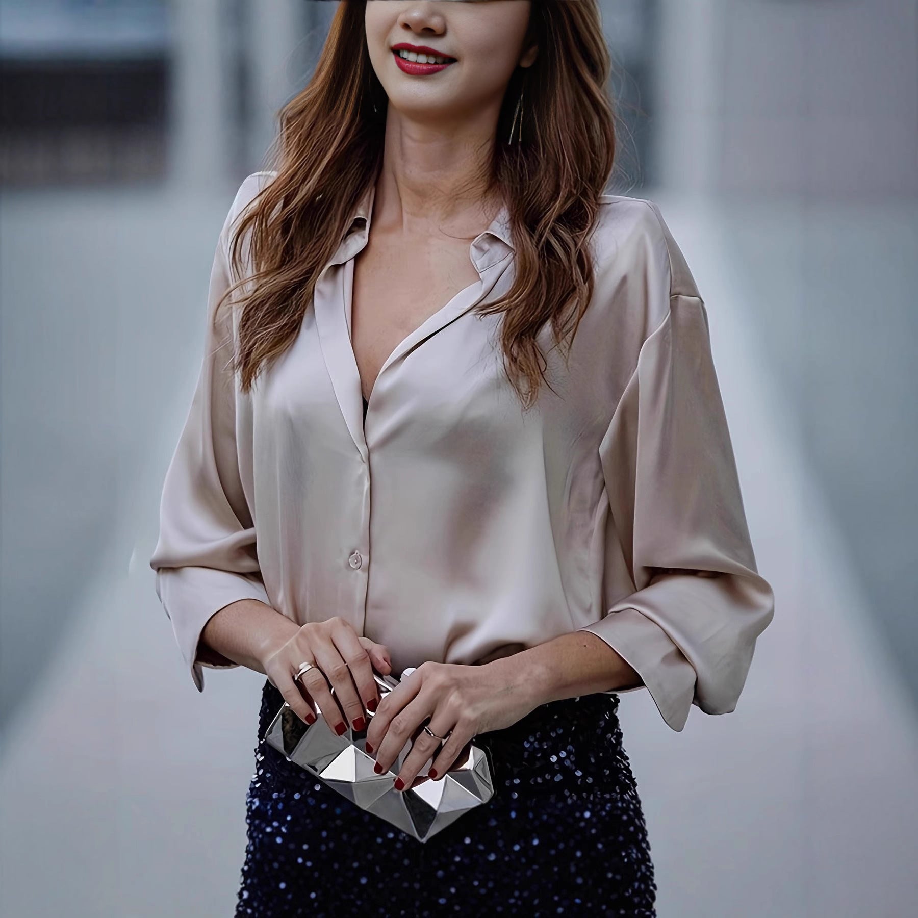 Damen elegante Seidenbluse mit minimalistischen Knopfdetails WW