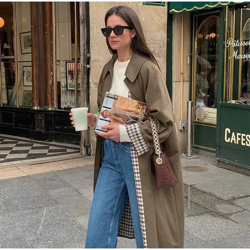 Damen eleganter Trenchcoat mit schmalem Schnitt und praktischen Taschen W&W Mode