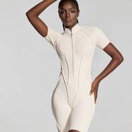 Damen sportlicher Einteiler mit Reißverschluss und kurzen Ärmeln WW