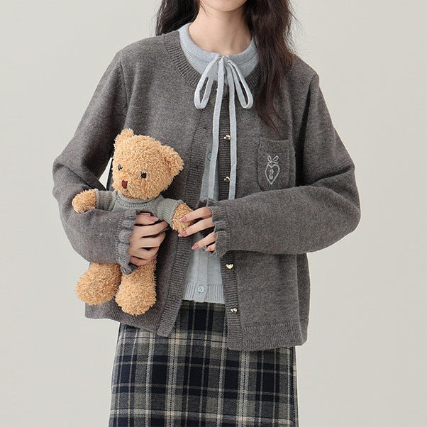 Damen Strickjacke mit dekorativen Knöpfen und hochwertiger Stickerei WW