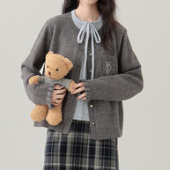 Damen Strickjacke mit dekorativen Knöpfen und hochwertiger Stickerei WW