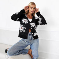 Damen Strickjacke mit floralen Mustern und eleganten Knopfdetails WW