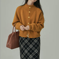 Damen Strickjacke mit hohem Kragen und großen Knöpfen WW