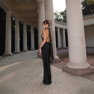 Damen Abendkleid mit elegantem Rückenausschnitt und fließendem Stoff WW