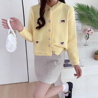 Damen Strickjacke mit dekorativen Stickereien WW