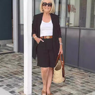 Damen elegantes Blazer-Shorts-Ensemble mit modischer Knopfdetail und hochwertigem Material WW