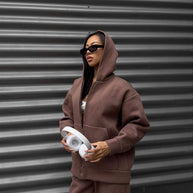 Damen Sportliches Set aus Kapuzenjacke und Jogginghose WW
