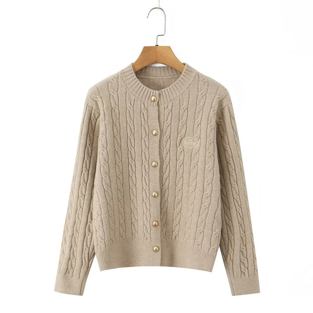 Damen Strickjacke mit elegantem Zopfmuster und Perlenknöpfen WW