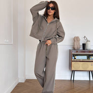 Damen bequemer Hoodie und weite Sporthose mit seitlichen Akzenten WW