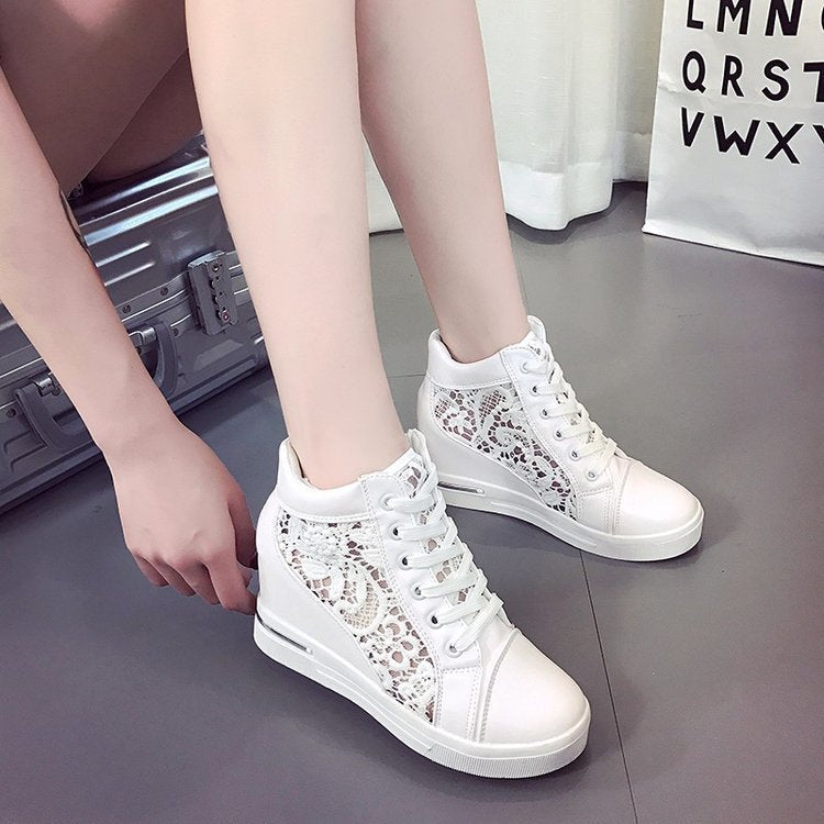 Damen Wedge-Sneaker mit modischem Spitzen-Detail und lässigem Metallic-Finish W&W Mode