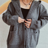 Damen bequeme Strickjacke mit Kapuze und praktischen Taschen WW