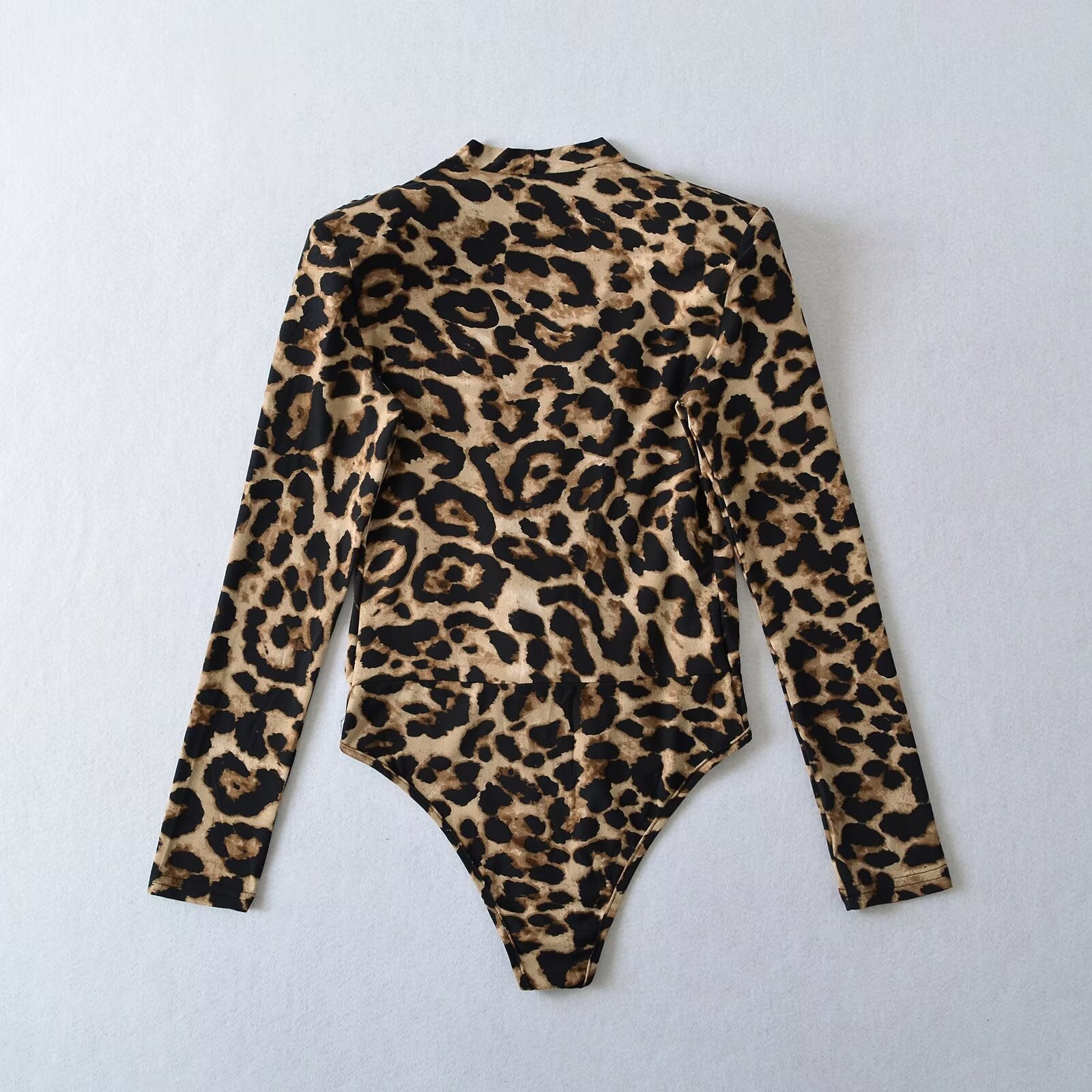 Damen Body mit elegantem Leopardenmuster und tiefem V-Ausschnitt WW