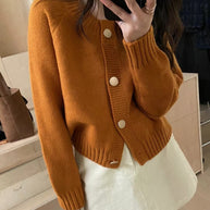 Damen Strickjacke mit Rundhalsausschnitt und dekorativen Knöpfen WW