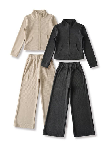 Damen sportliches Set mit Stehkragen und weitem Hosenansatz WW