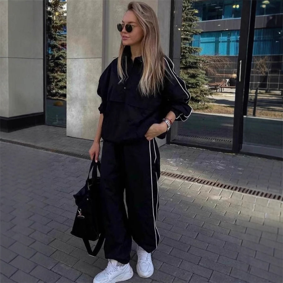 Damen sportliche Jacke mit hoch geschlossenem Kragen und Reißverschluss WW