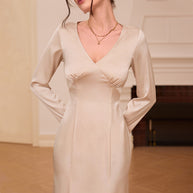 Damen elegantes Satin-Kleid mit V-Ausschnitt und langem Arm W&W