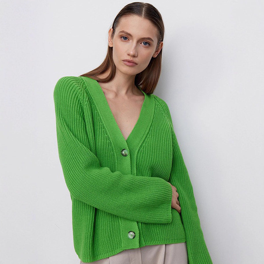 Damen Strickjacke mit großem V-Ausschnitt und Knopfverschluss WW