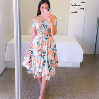 Damen Sommerliches Off-Shoulder Kleid mit farbenfrohem Schmetterlingsmuster und geschmeidigem Faltenwurf WW