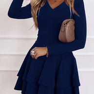 Damen stilvolles Minikleid mit schwingendem Rock und V-Ausschnitt WW