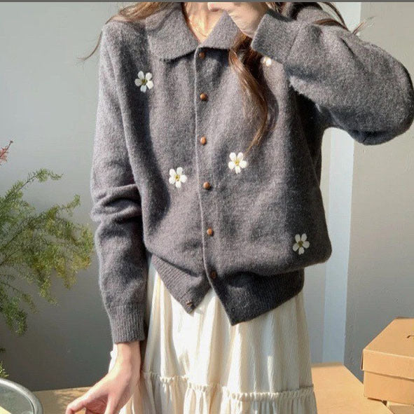 Damen Strickjacke mit floralen Applikationen und klassischem Kragen WW