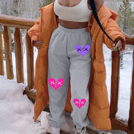 Damen Bequeme Sweatpants mit kreativen Herzmotiven WW