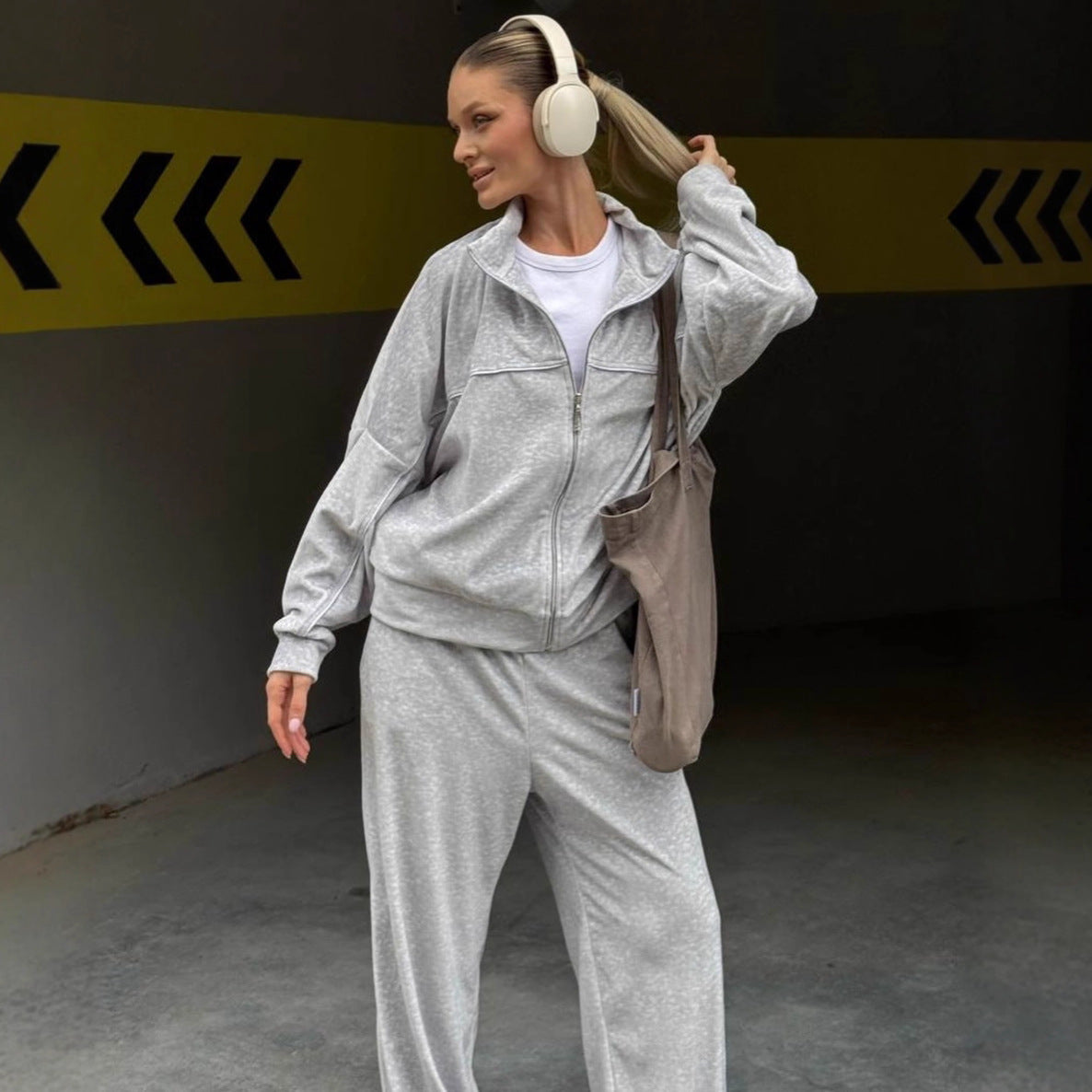 Damen sportlicher Velours-Loungewear-Anzug mit breiten Hosen WW