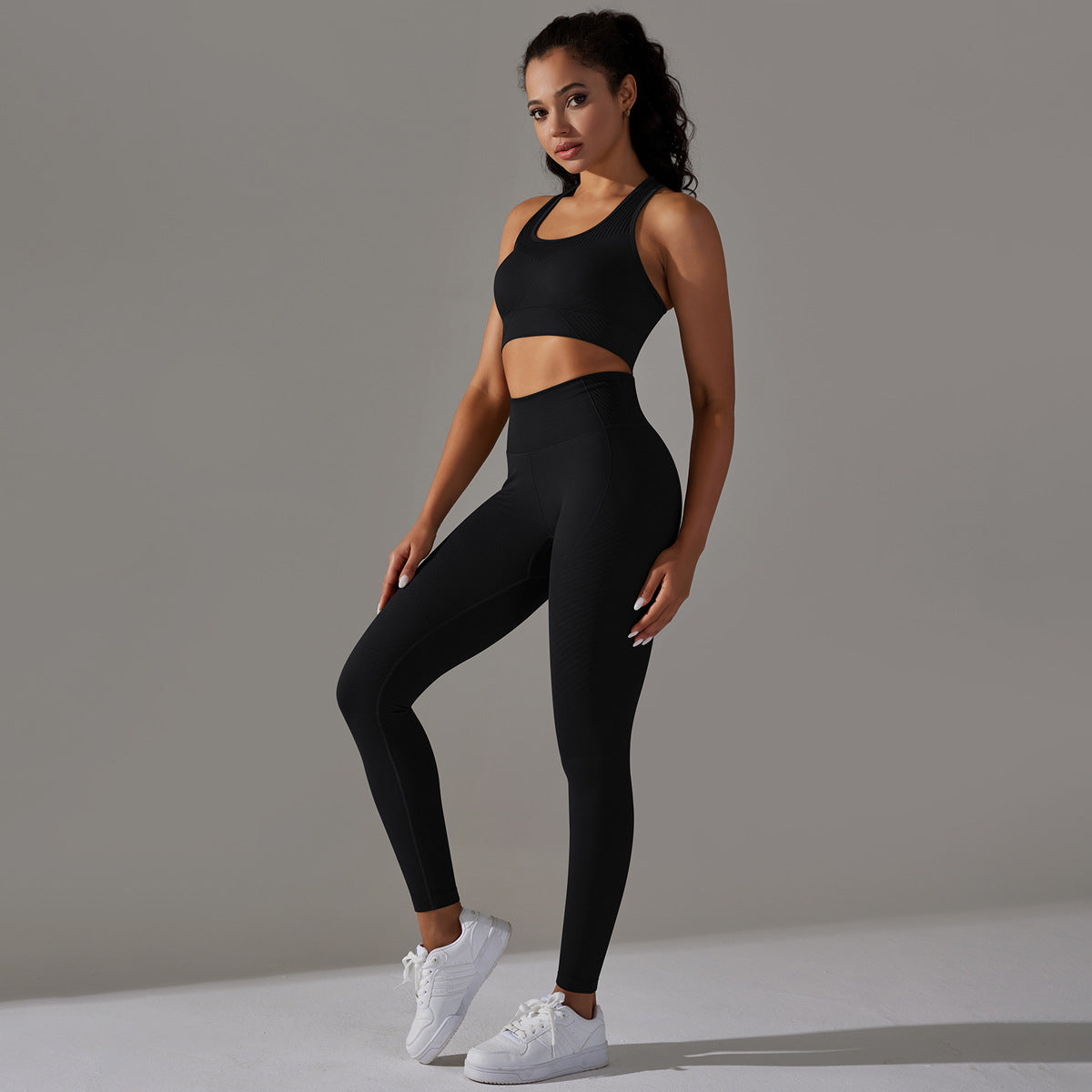 Damen Sport-BH und Hochbund-Leggings Set mit nahtloser Verarbeitung und atmungsaktiven Eigenschaften WW