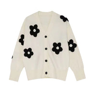 Damen Strickjacke mit Blumenapplikationen und dezentem V-Ausschnitt WW