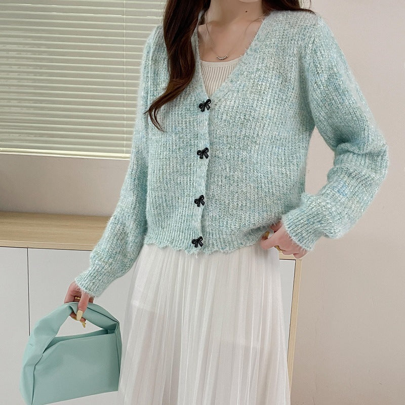 Damen Strickjacke mit V-Ausschnitt und dekorativen Knöpfen WW