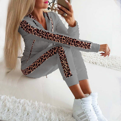 Damen Sportanzug mit elegantem Tiermuster WW