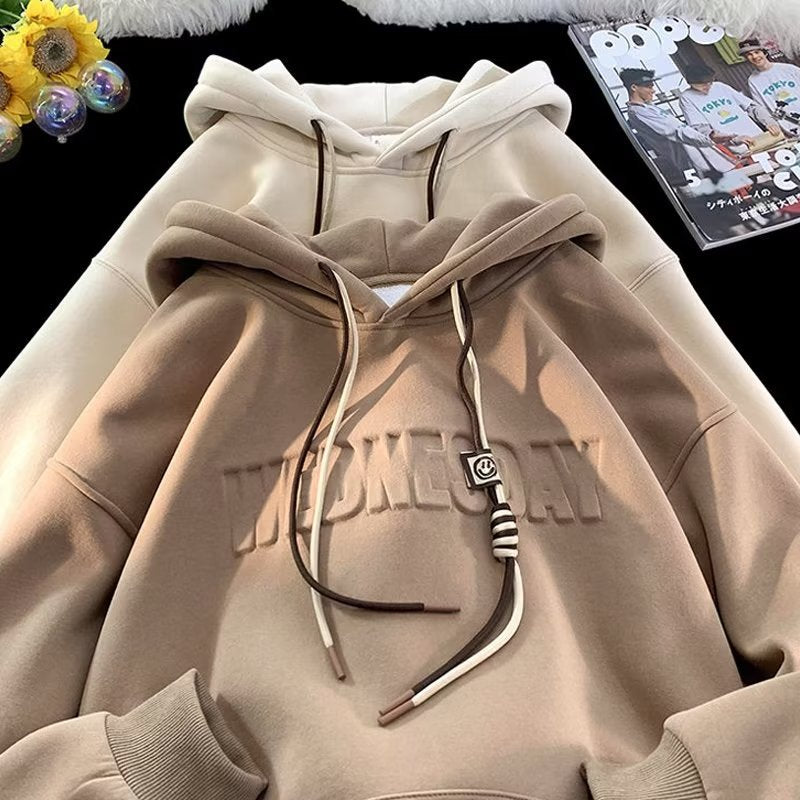 Damen modischer Kapuzenpullover mit auffälligem Schriftzug und hochwertigem Material WW