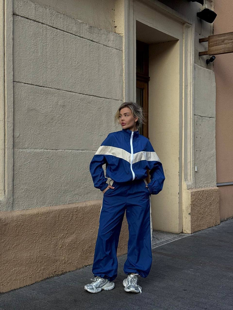 Damen sportlicher Funktionsanzug mit hohem Kragen und elastischen Bündchen WW