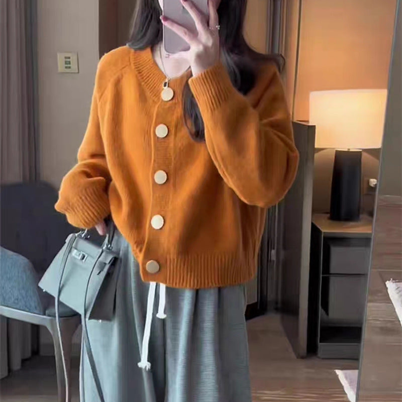 Damen Strickjacke mit goldenem Knopfverschluss und weitem Schnitt WW