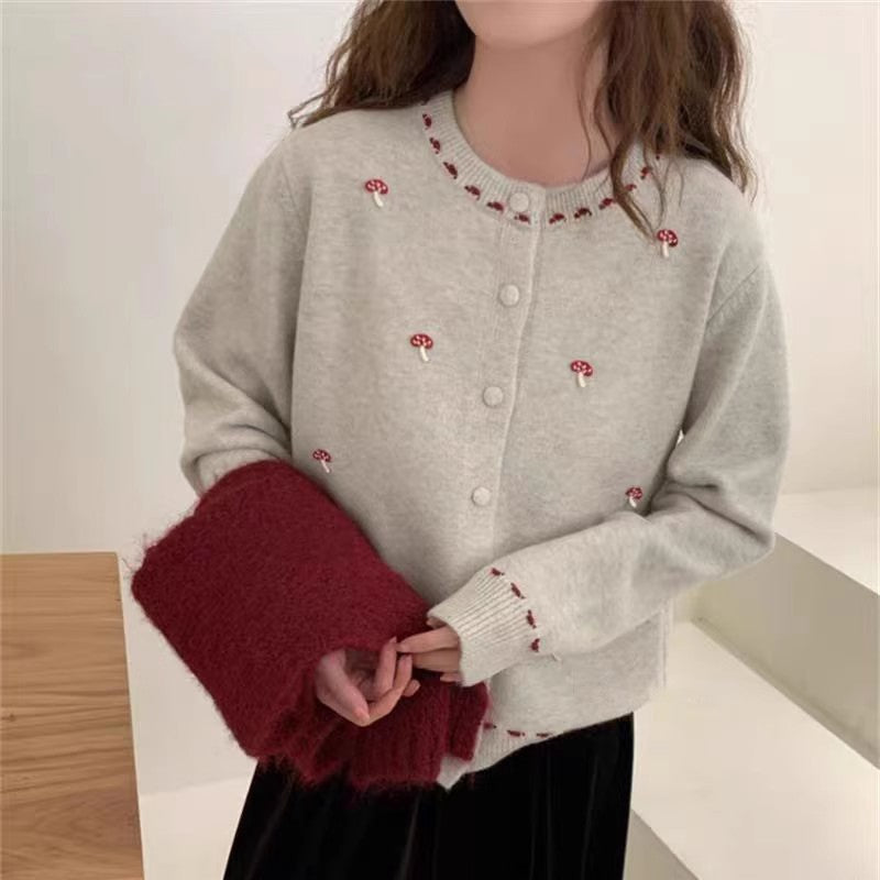 Damen Strickjacke mit floralem Stickdesign und Rundhalsausschnitt WW