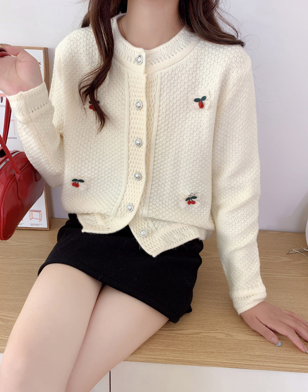 Damen Strickjacke mit dekorativen Stickereien WW