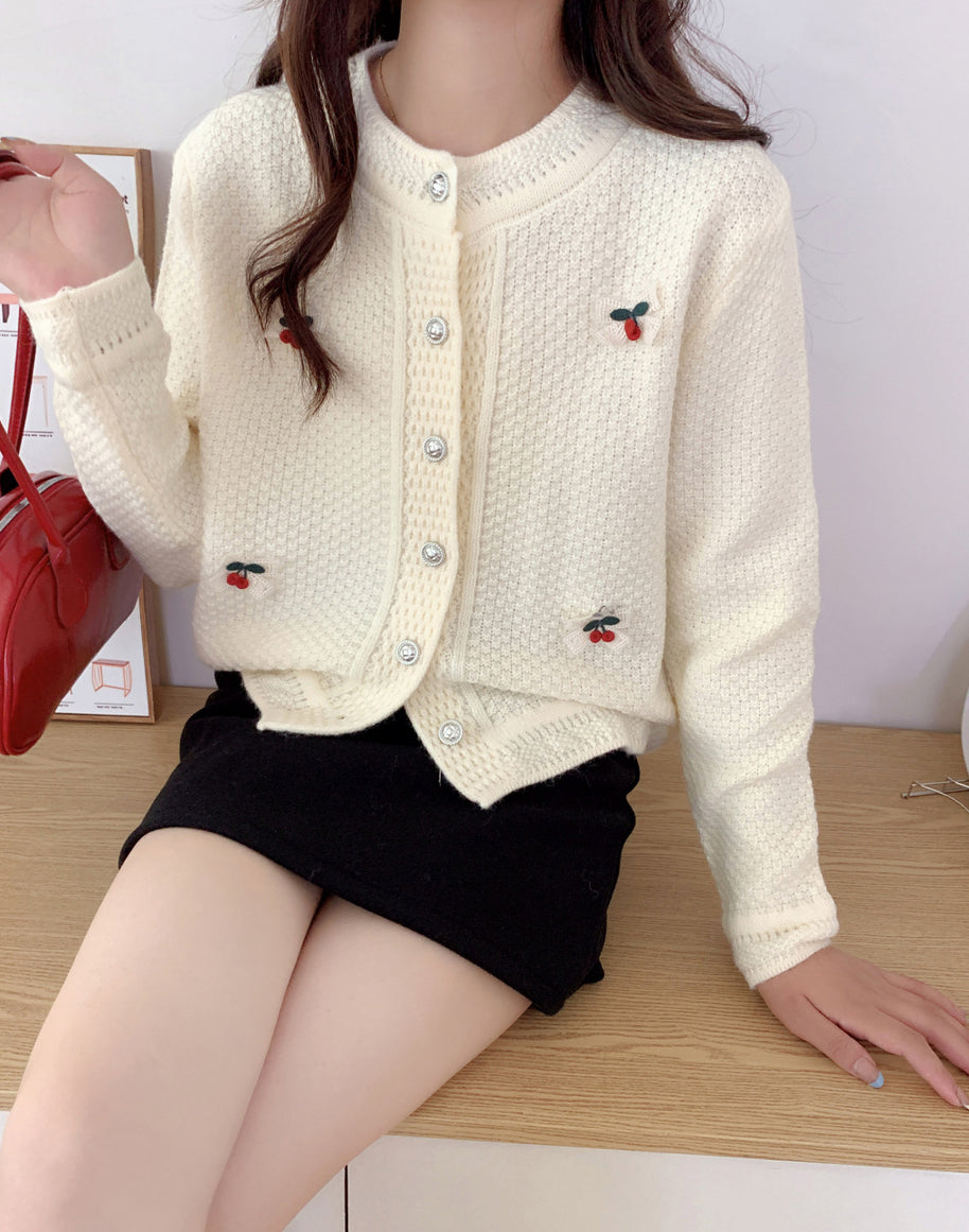 Damen Strickjacke mit dekorativen Stickereien WW