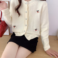 Damen Strickjacke mit dekorativen Stickereien WW