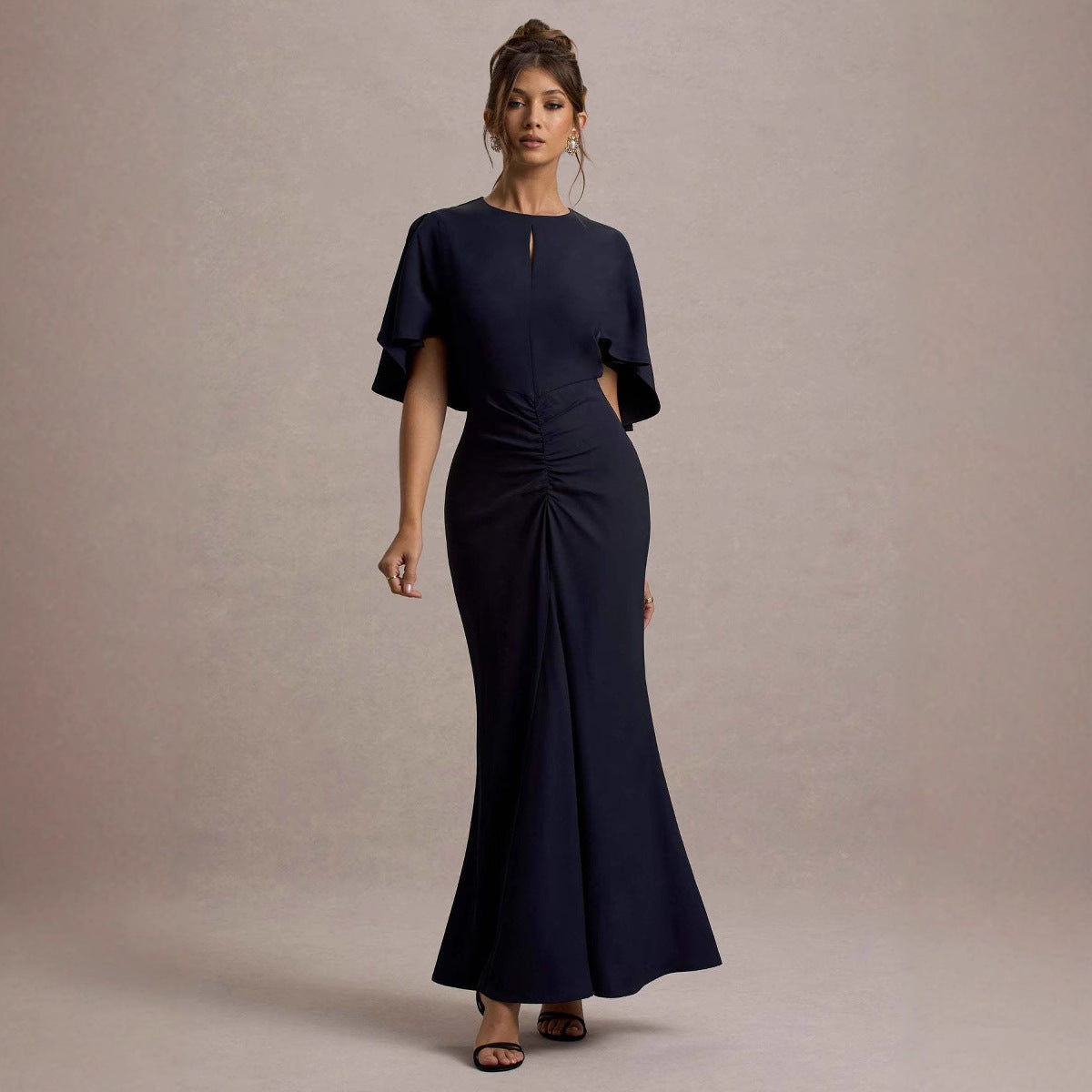 Damen Elegantes Maxikleid mit fließendem Schnitt und dramatischen Ärmeln WW