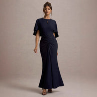 Damen Elegantes Maxikleid mit fließendem Schnitt und dramatischen Ärmeln WW