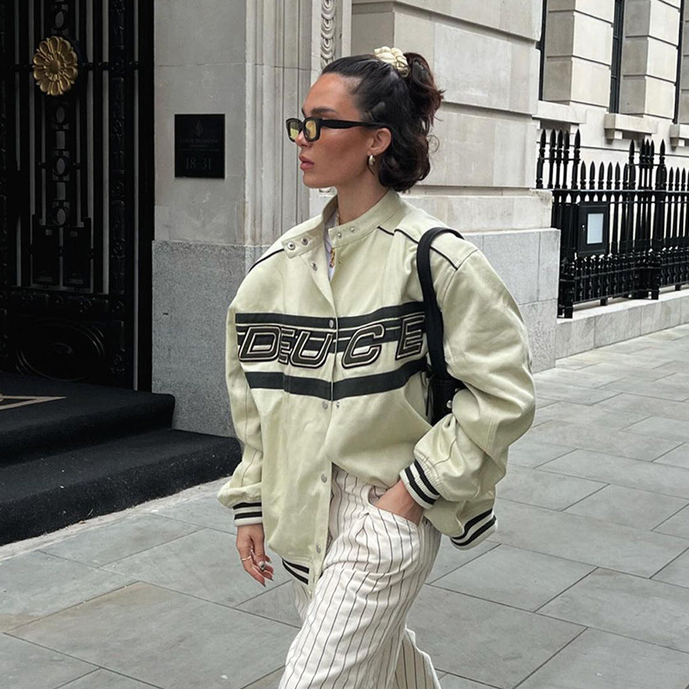 Damen sportliche Oversize-Jacke mit kontrastierendem Logo WW