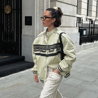 Damen sportliche Oversize-Jacke mit kontrastierendem Logo WW